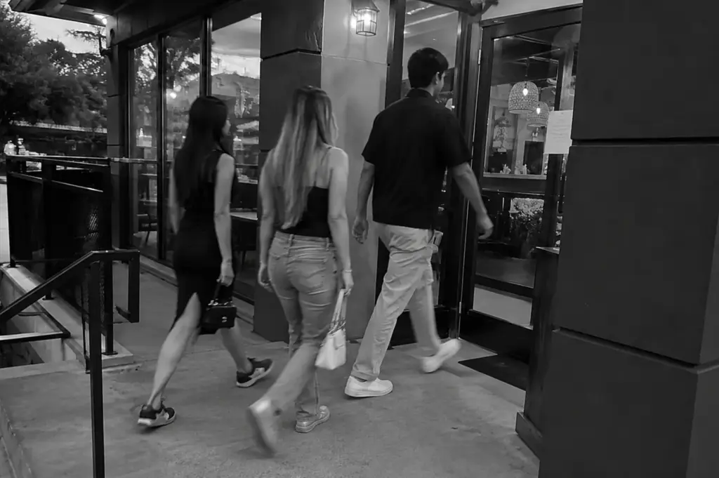 Guests entering a restaurant for dinner, reflecting the modern walk-in dining experience.